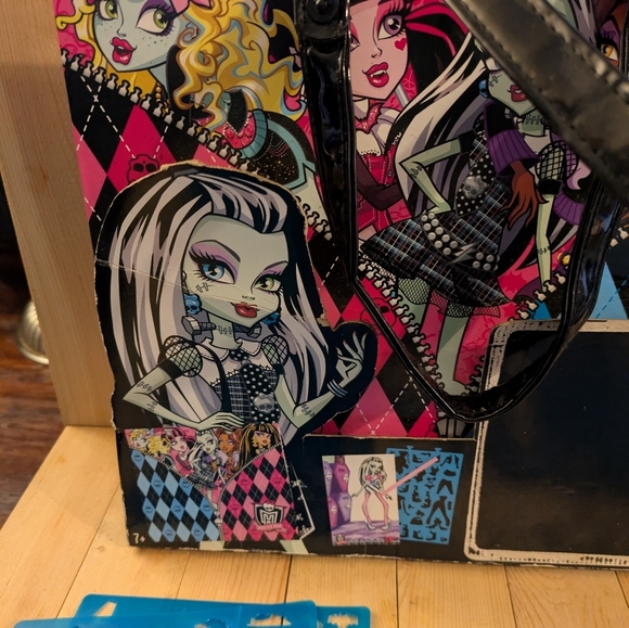 monster High Stylish Pink and Black Tote Bag - Picture 3 of 8